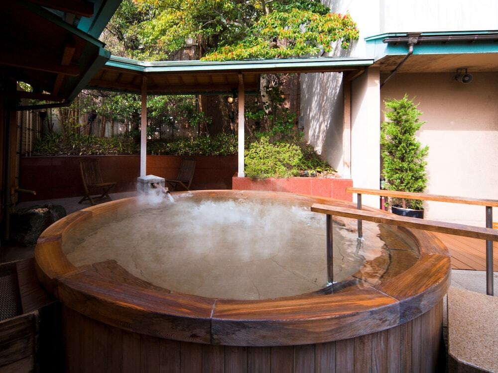 大浴場「滝見の湯屋」②