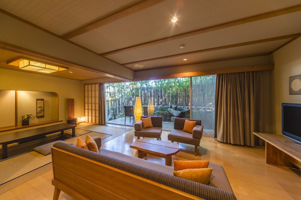 和味の宿 角上楼(ナゴミノヤド カクジョウロウ) / 1