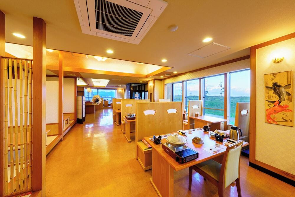 旅館のお食事処