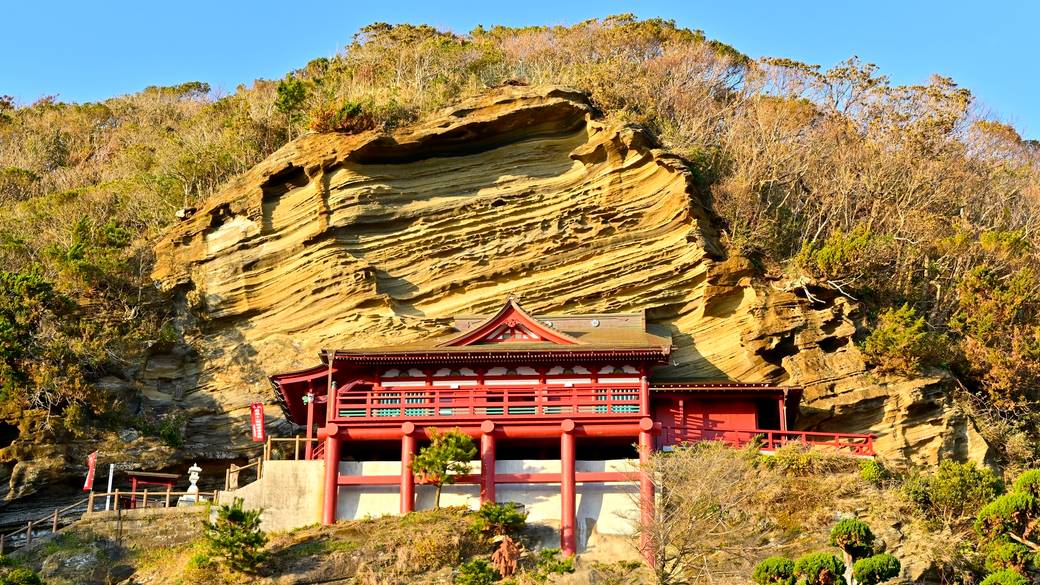 “崖の観音”がスゴい
船形山大福寺 崖観音 / 1