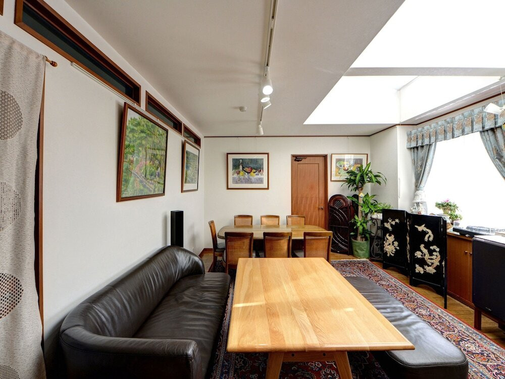 客室内のダイニングエリア