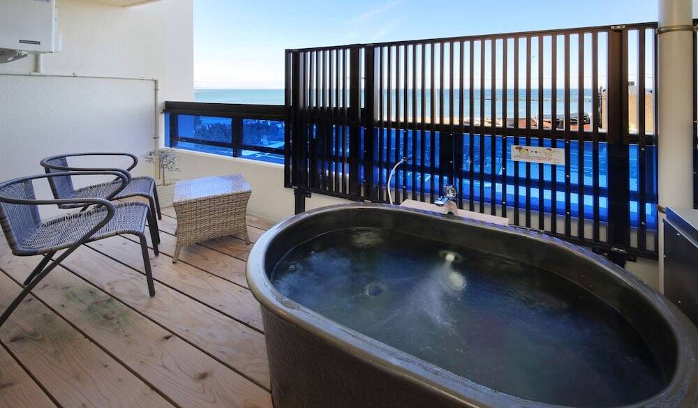 客室露天風呂と海景色
大人の贅沢を愉しむ / 4