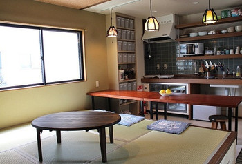 4．カフェのような和み感「げすとはうす中今」4058658