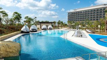 屋外プール 昼 / 5