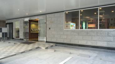 施設の入り口 / 4