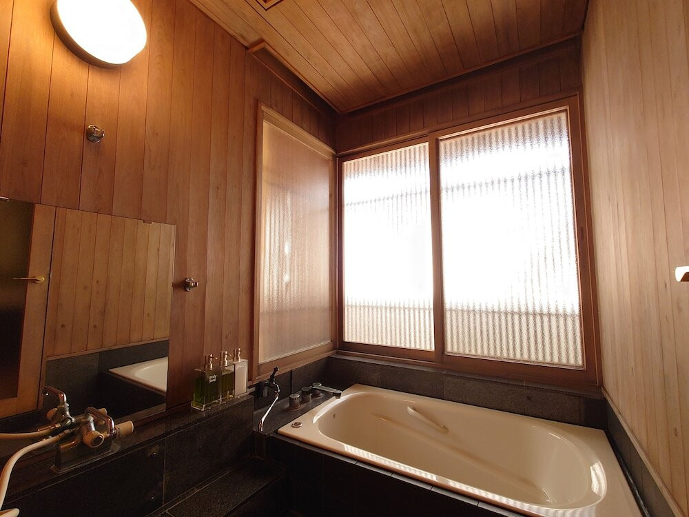 離れ家「紅塵庵」温泉内風呂一例