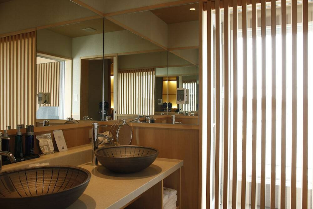 「別邸水の星」　洗面