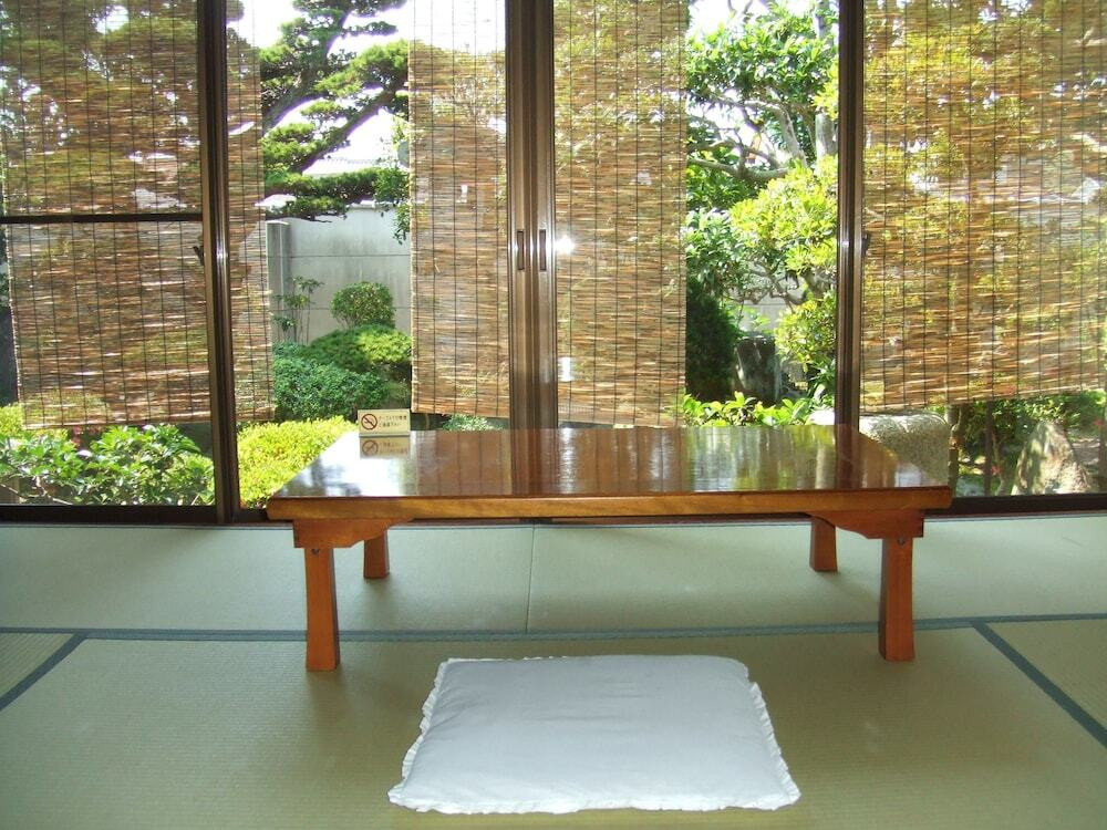 客室内のダイニングエリア