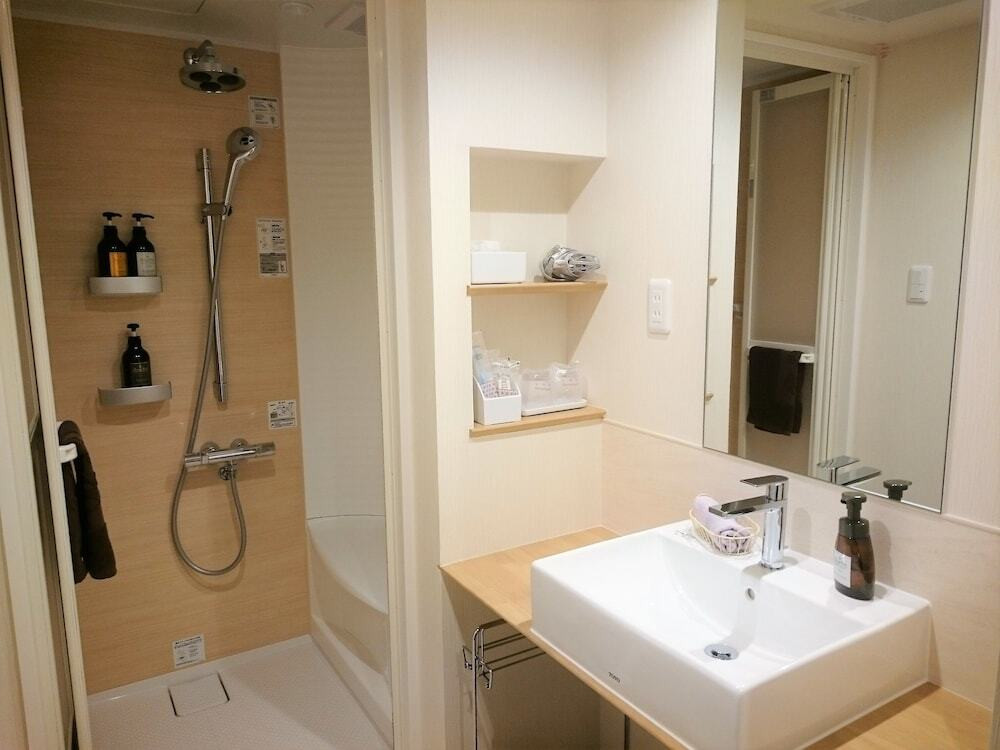 バスルームのシャワー