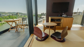 プレミアム ルーム ダブルベッド 2 台 バルコニー (River)