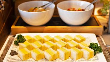 朝食ブッフェ 1階ベーカリーとコラボした厚焼きたまごサンド / 3