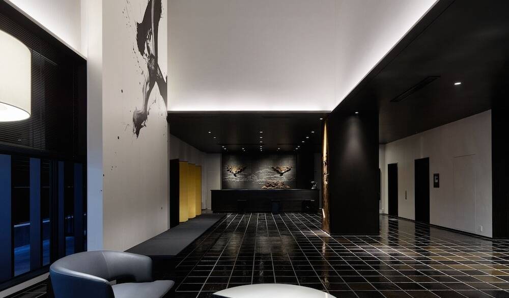 荘厳な雰囲気の
寺院一体型ホテルへ / 2