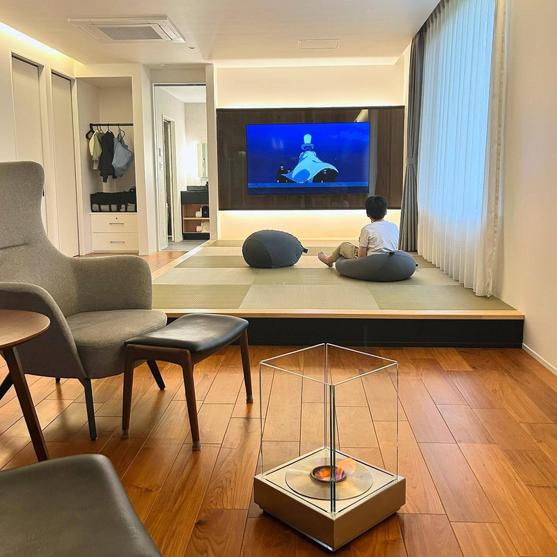 子どもたちは小上がりの大きなテレビでNetflixをみていたり、親はお酒を飲みながらBBQの準備をしたりと、とにかくお部屋が広いのでゆったり過ごせました。 / 1