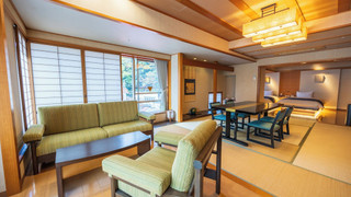 [集粋庵] 川側 かけ流し露天風呂付和洋室 (70平米)