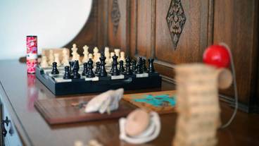 ライブラリーラウンジ/年代物のチェスボード / 11