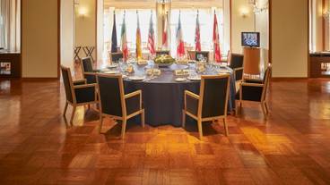 レストラン内のサミットテーブル / 4