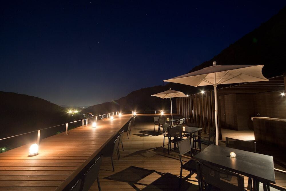 標高200mからの絶景をテラスやお風呂から楽しめる宿3542614