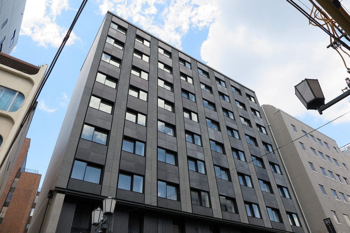 河原町三条の交差点近く、とても便利な場所です