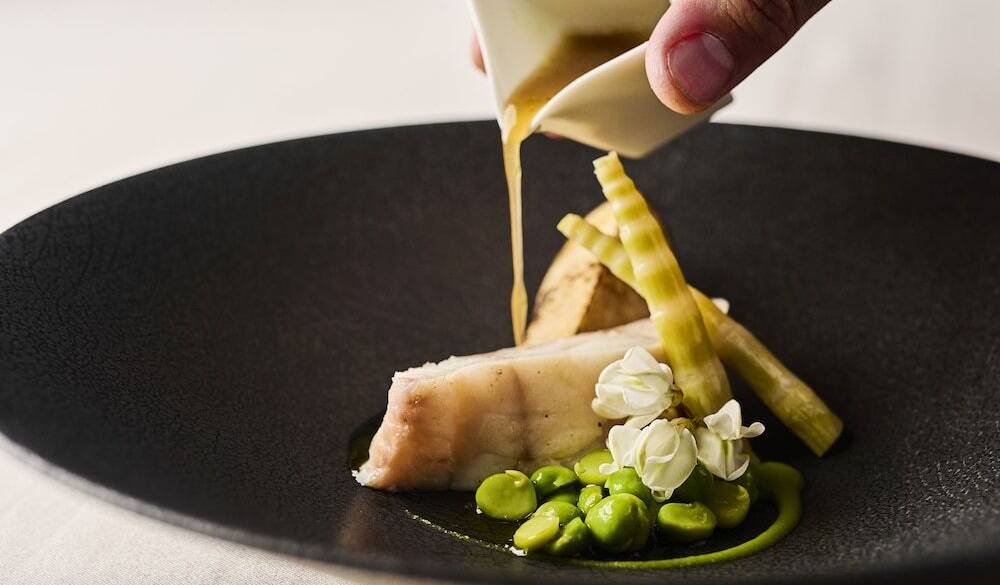 信州の食材を使った
華やかなフレンチを堪能
 / 2