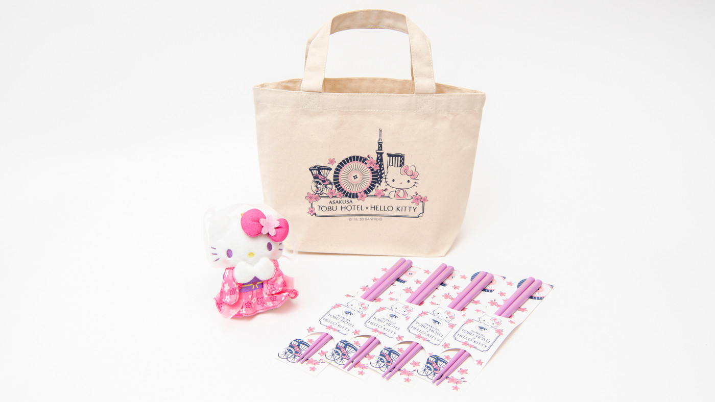 ボルドーカラーで大人シックに。着物姿の粋なキティちゃんが迎えてくれる「和モダンルーム」4229401