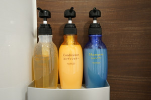 シャワールームのシャンプー類