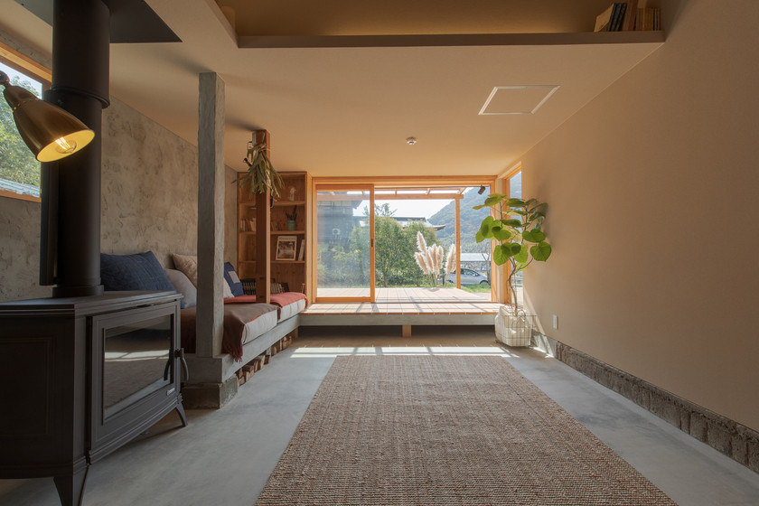 温泉旅行を楽しむ女性