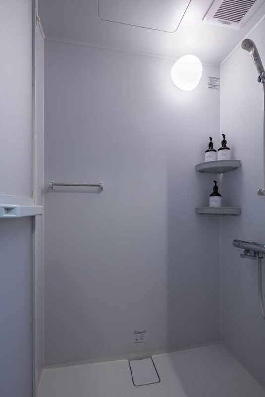 バスルームのシャワー