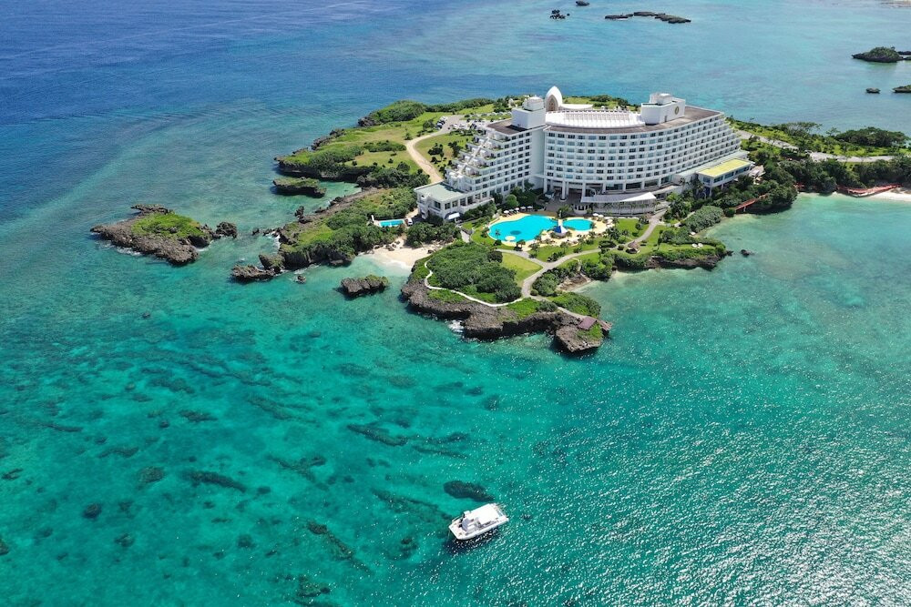 専用ラウンジで海をバックにアフタヌーンティー♪4235086