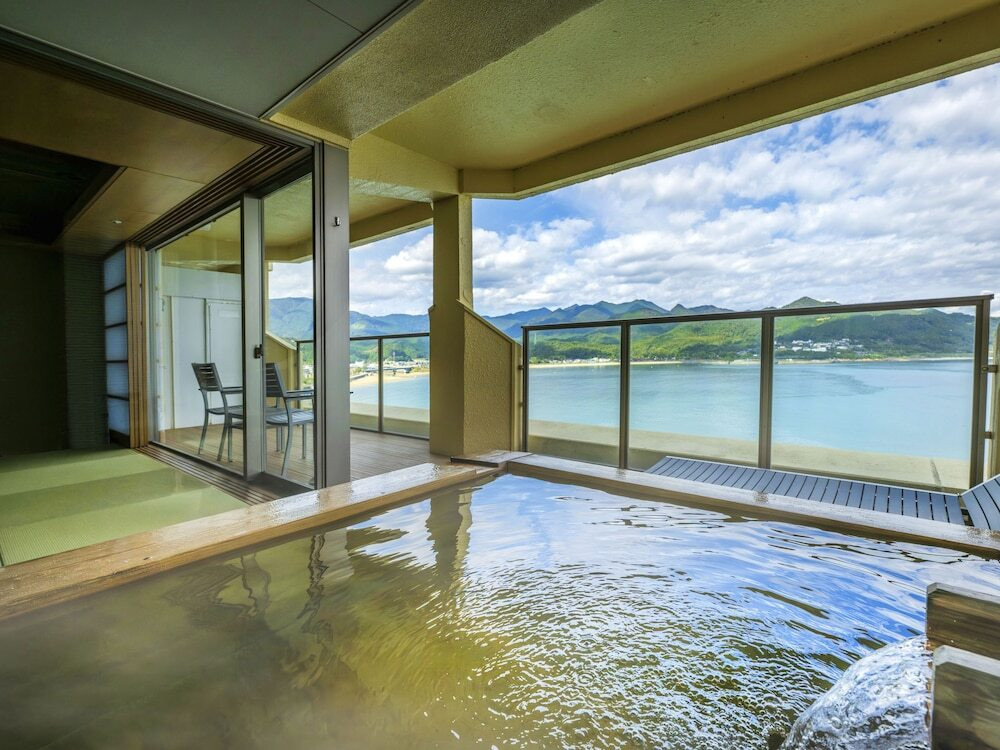 温泉露天風呂付きテラスは2人のお気に入り♪3928624