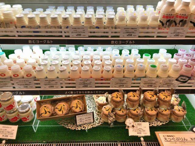 Milk Stand / 3