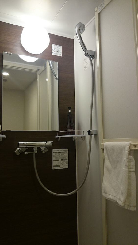 バスルームのシャワー