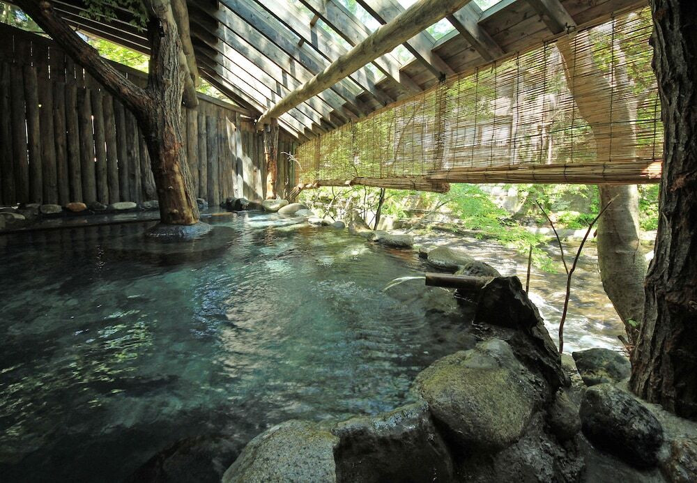 多彩なお風呂が魅力。会津を郷土料理と地酒を味わえる3529770