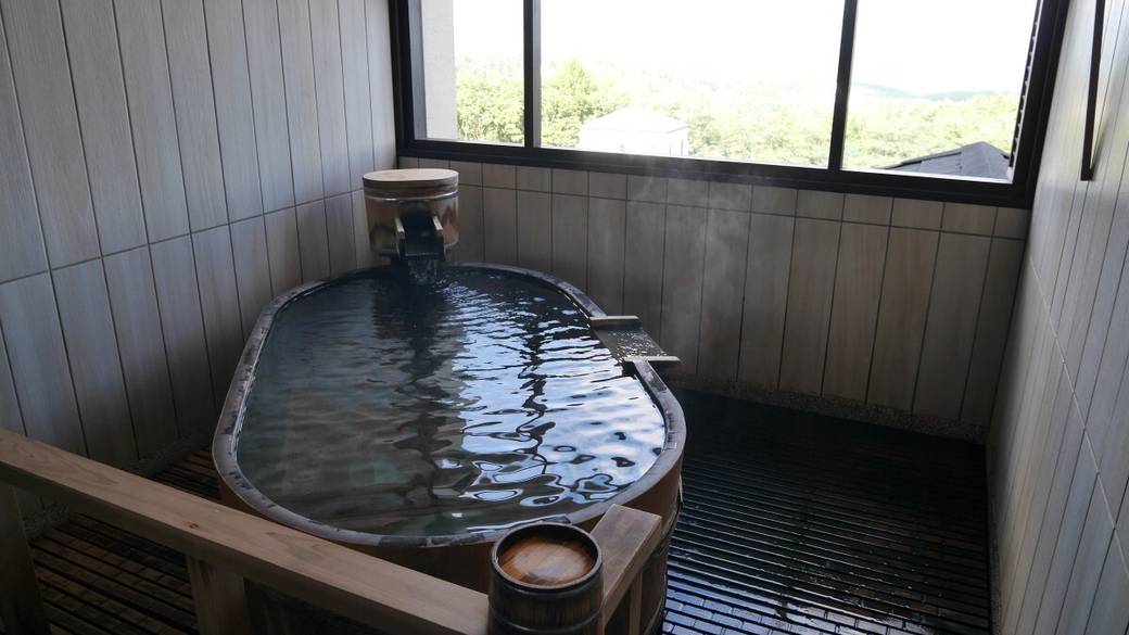 源泉かけ流しの温泉を
大浴場や貸切風呂で堪能 / 5