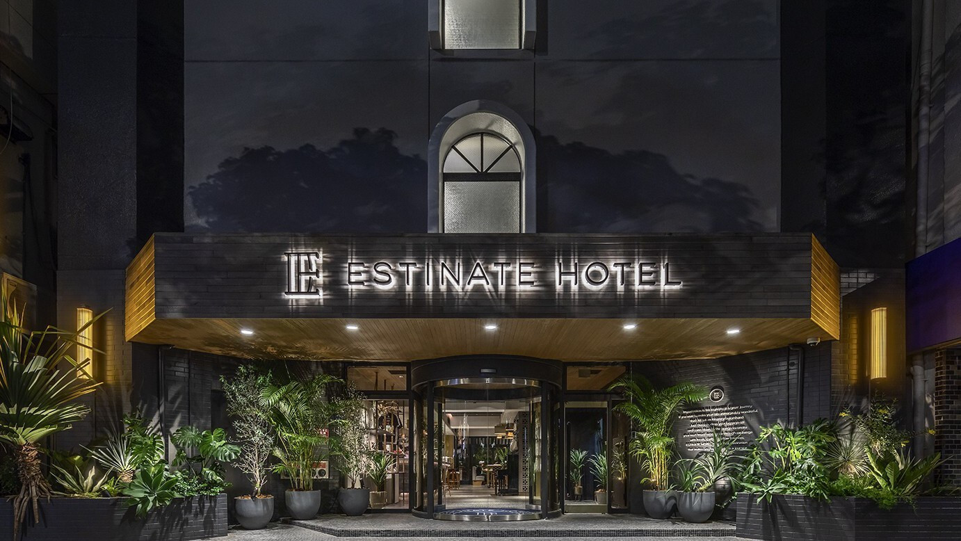 洗練された館内でローカルを楽しむ3434054