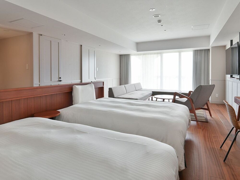 ポップな街、北谷でショッピングの後は本格温泉リゾート体験♪3931117