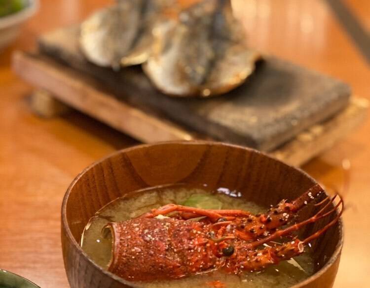 伊豆の恵みの朝ごはん
伊勢海老＆アジの開き / 1