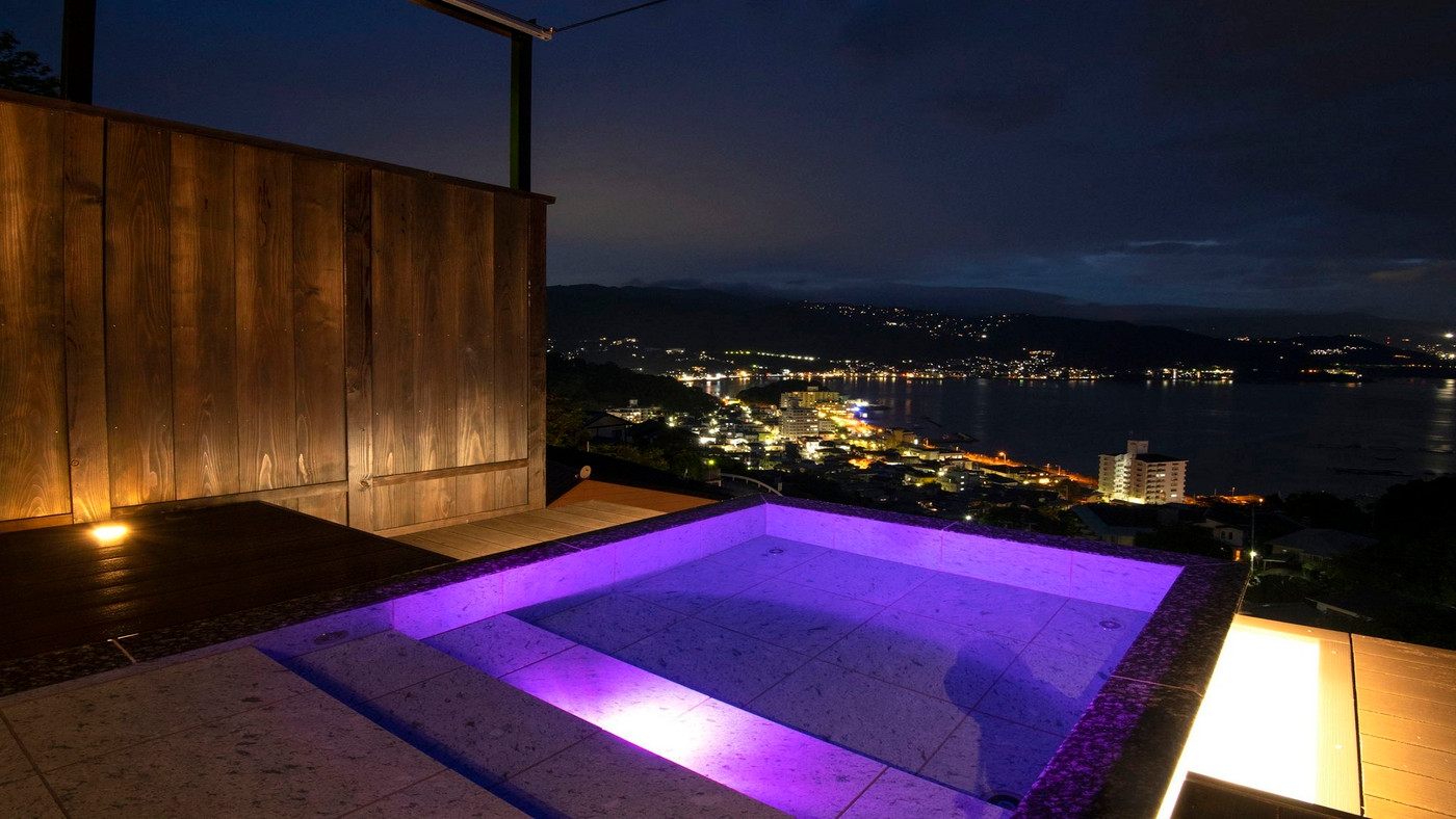 12. 宝石のような夜景を望む露天風呂が◎！「海のはな」4246923