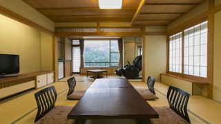 和室 12.5畳 禁煙(マッサージチェアと陶器風呂)