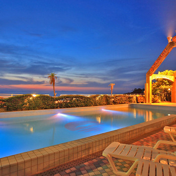 注目ポイント！潮風のBGMが流れる屋外プール3384499