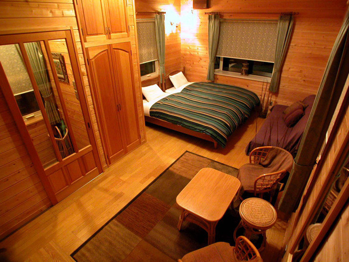 木の温もりを感じる空間でのんびりと過ごす4257166