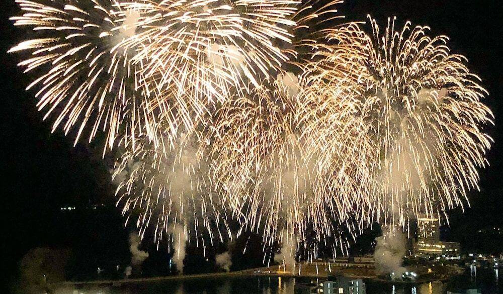 宝石のような夜景に
酔いしれるひと時 / 3