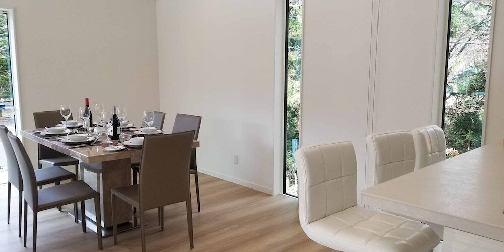 客室内のダイニングエリア