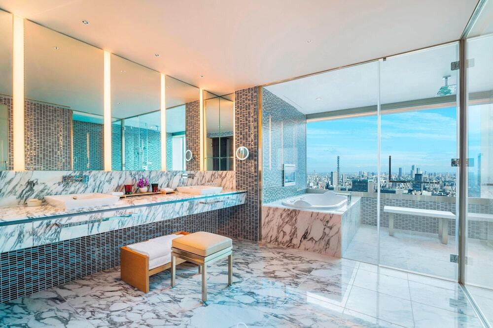 東京の上空でティータイム。煌めく夜景を独占できる3753920