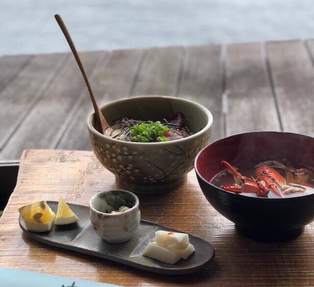 丼ぶりと蟹汁 / 2