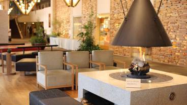 ロビーの暖炉 / 12