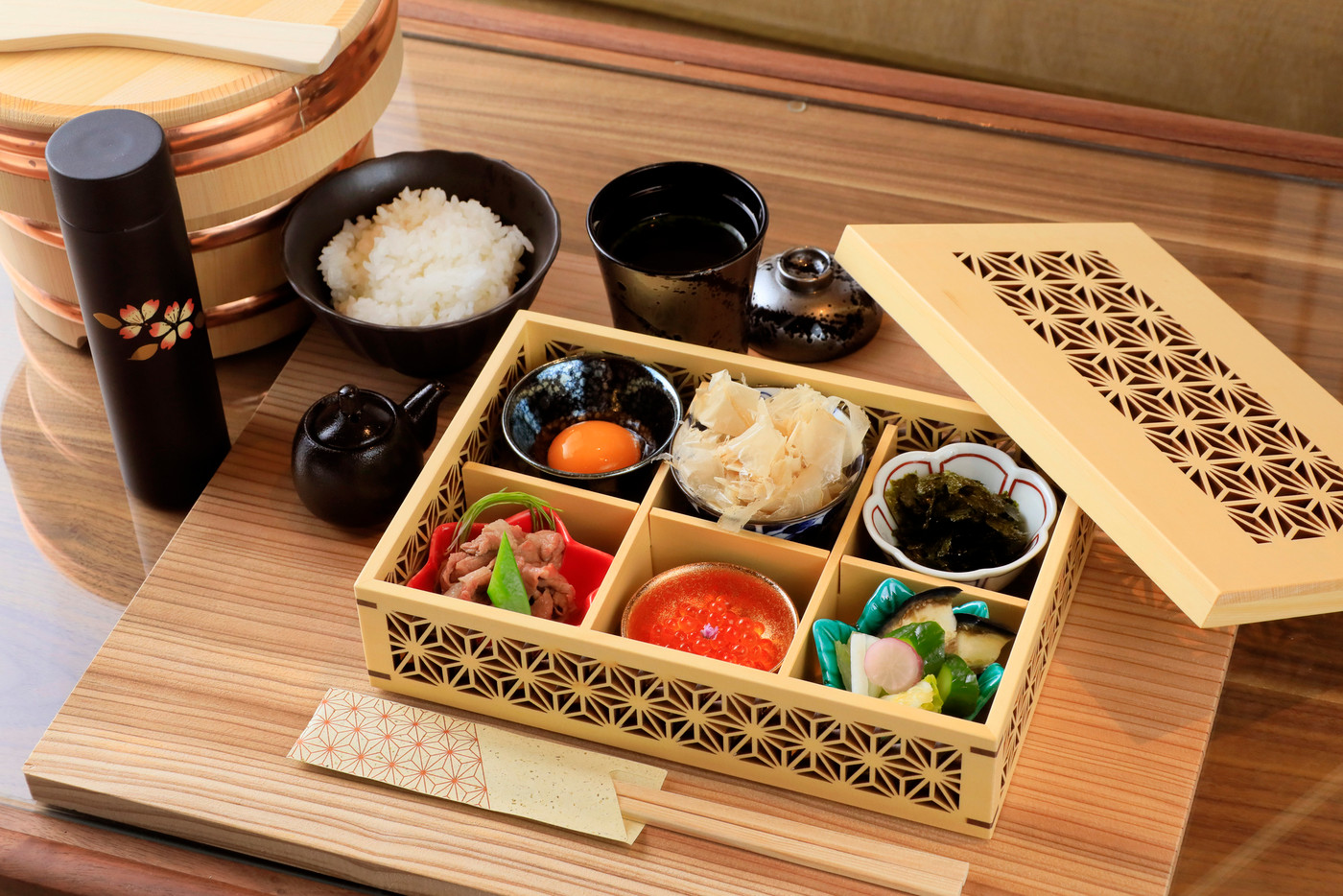 切子模様の器がSNS映えする朝食3626788