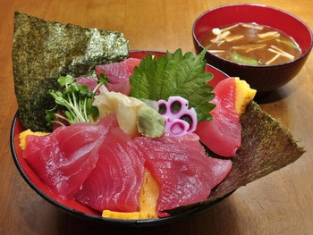 「ときすし」料理 980210 日替わり丼　鉄火丼[500円]脂が少なくマグロ本来の味をお楽しみいただけます。