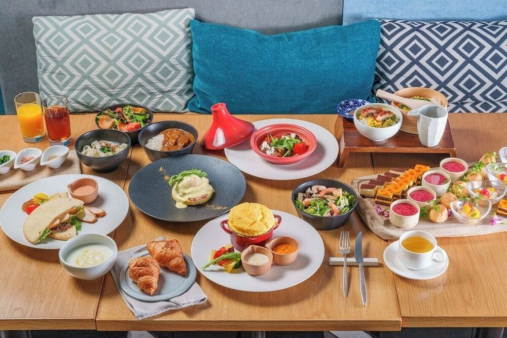 名古屋の街を眺めながら味わう地元のソウルフード4011095