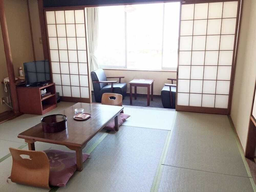 客室内のダイニングエリア