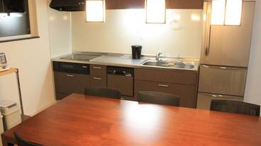 客室内のダイニングエリア / 13